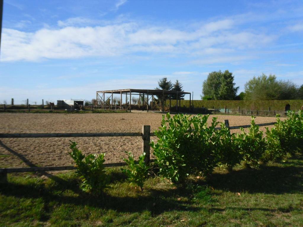 Вилла La Mini Ferme De Maelou Sermaises Экстерьер фото